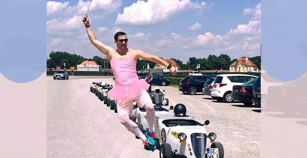 Junggesellenabschied auf dem Asphalt